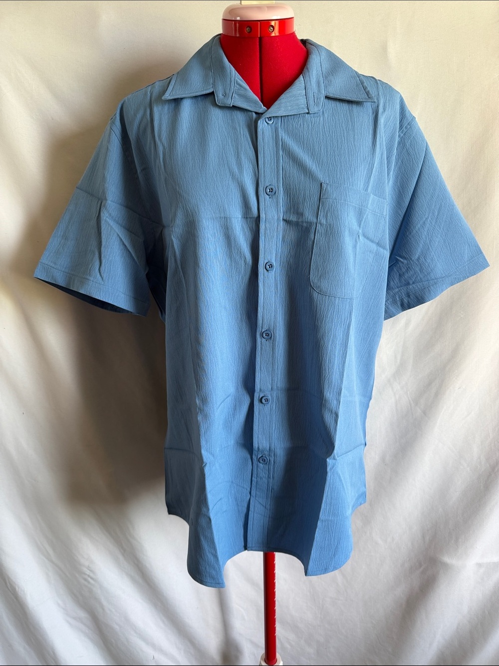 Men's Short Sleeve Casual Button-Down Shirt in Light Blue